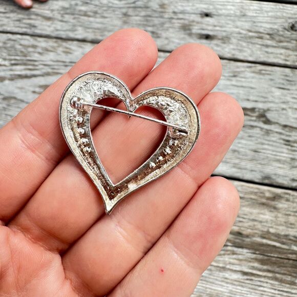 Vintage Silver Tone heart brooch with red rhinestones - Picture 2 of 2